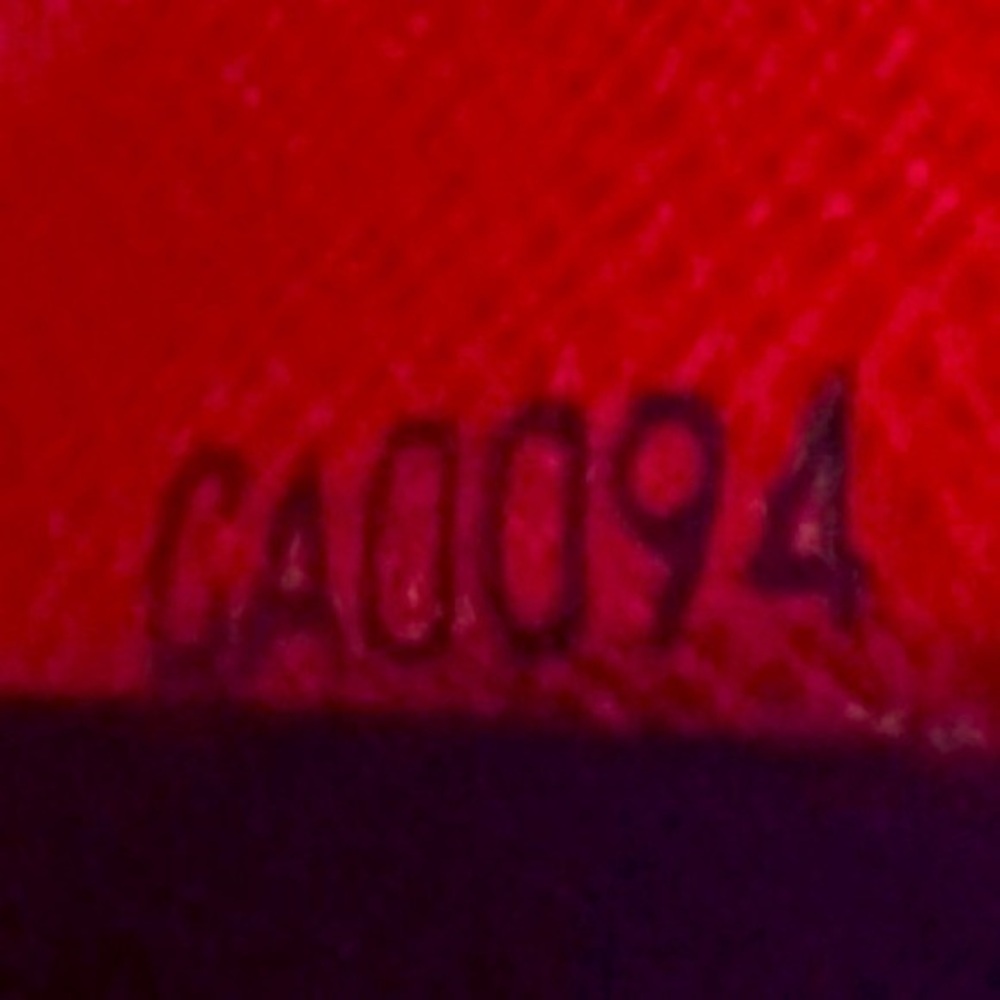 AUTHENTIC Louis Vuitton key holder. Red. - Picture 13 of 14